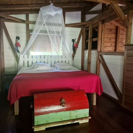 Les Bananes Vertes Ecolodges Saint-Claude Exterior photo