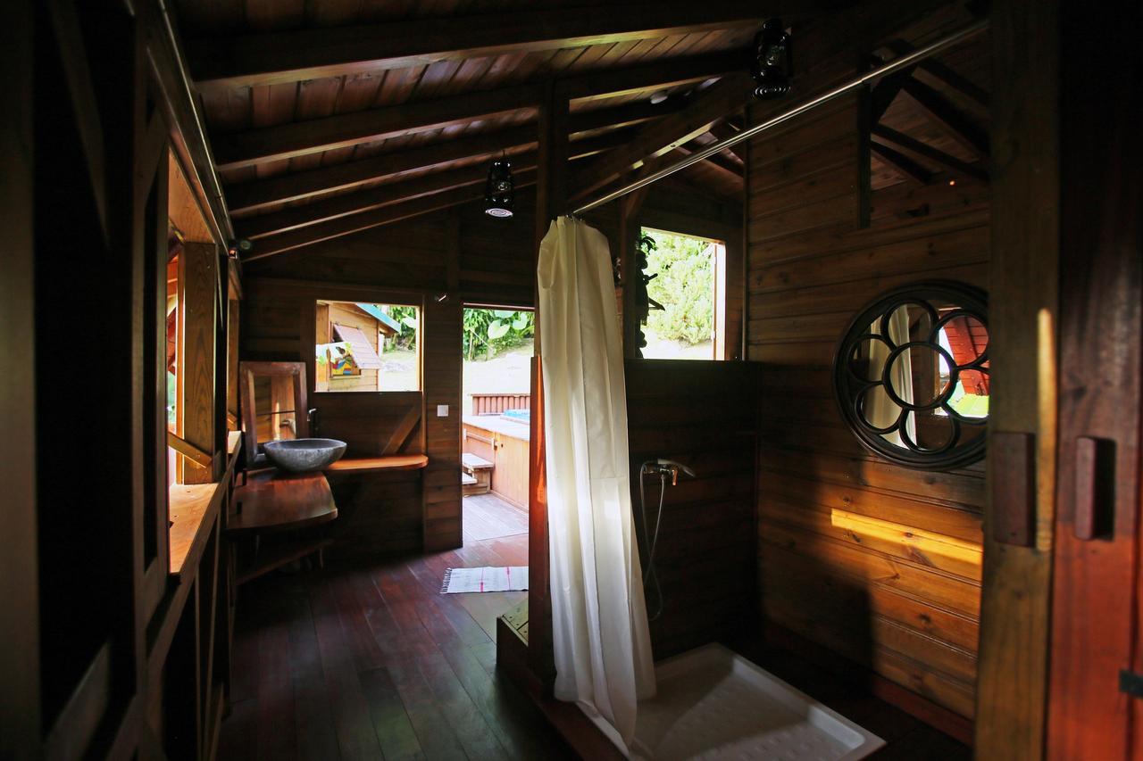 Les Bananes Vertes Ecolodges Saint-Claude Exterior photo